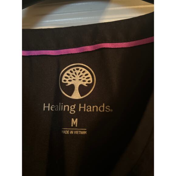 VGUC Helping Hands Black Scrub Top Pockets 3% Spandex Size Medium - Picture 3 of 8